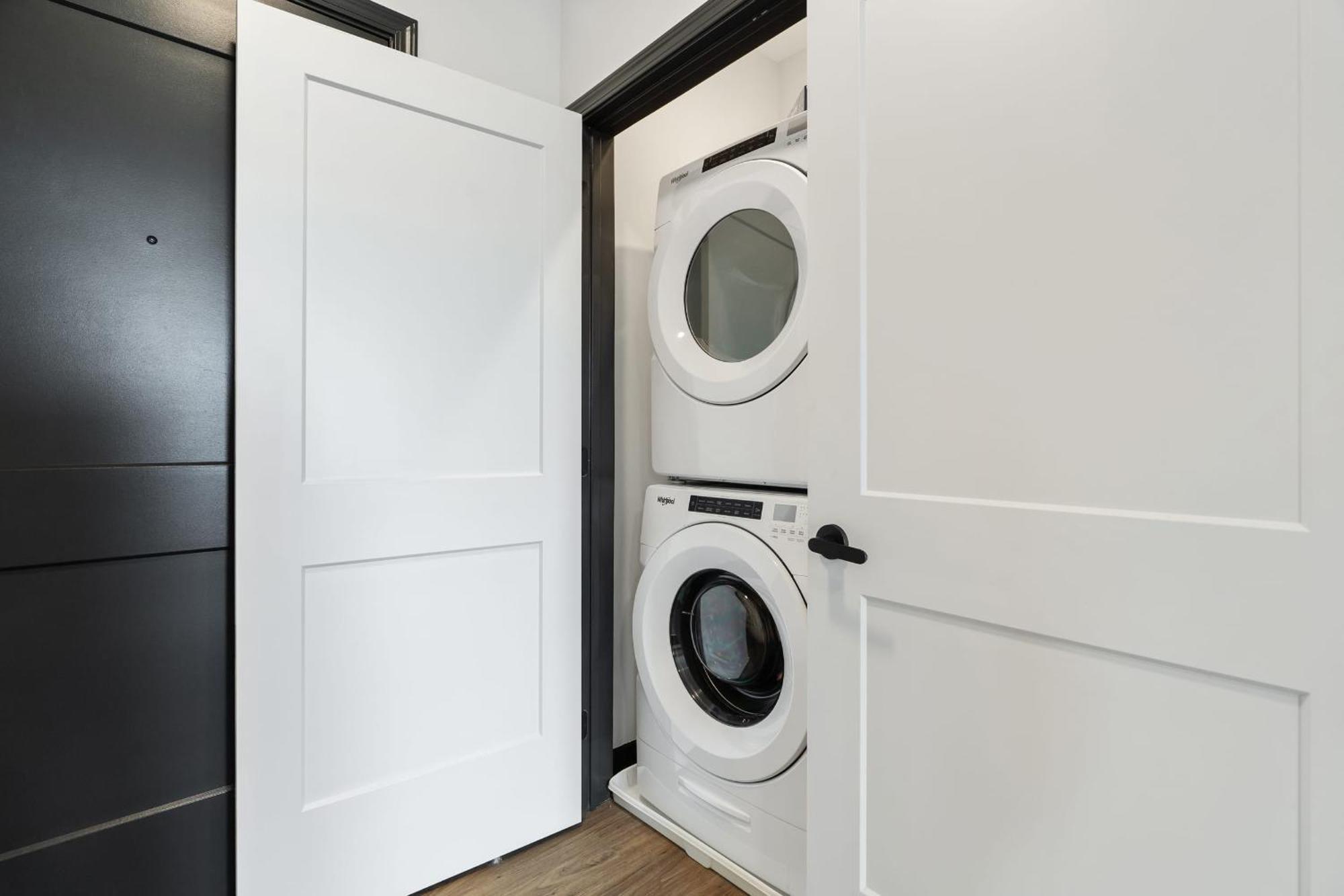 Cozysuites On Mass With Garage Parking #7 Indianapolis Extérieur photo